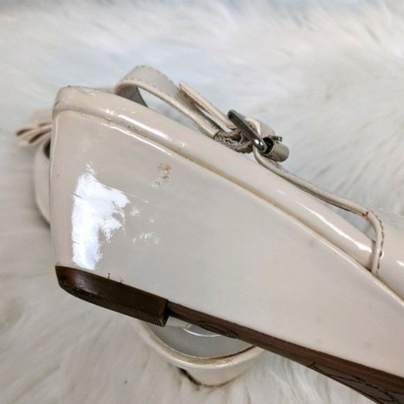 Etienne Aigner Ivory Patent Slingback Wedges 7 Enamel Buckle Retro Look - Picture 10 of 10